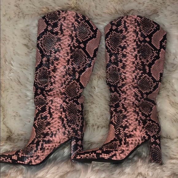 🎉Host Pick🎉NEW Marc Fisher UDay Western Boot - Picture 2 of 10